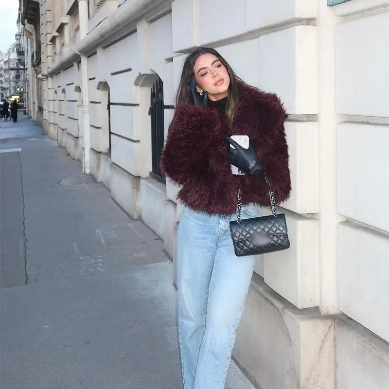 Le manteau en fausse fourrure chic et chaleureux pour l'hiver