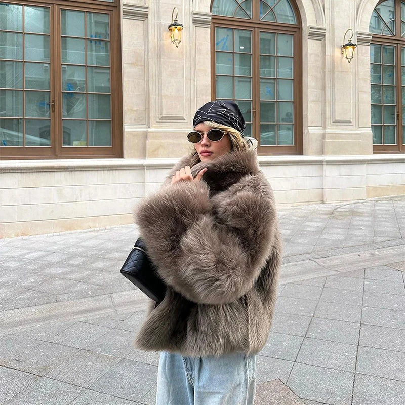 Le manteau en fausse fourrure chic et chaleureux pour l'hiver